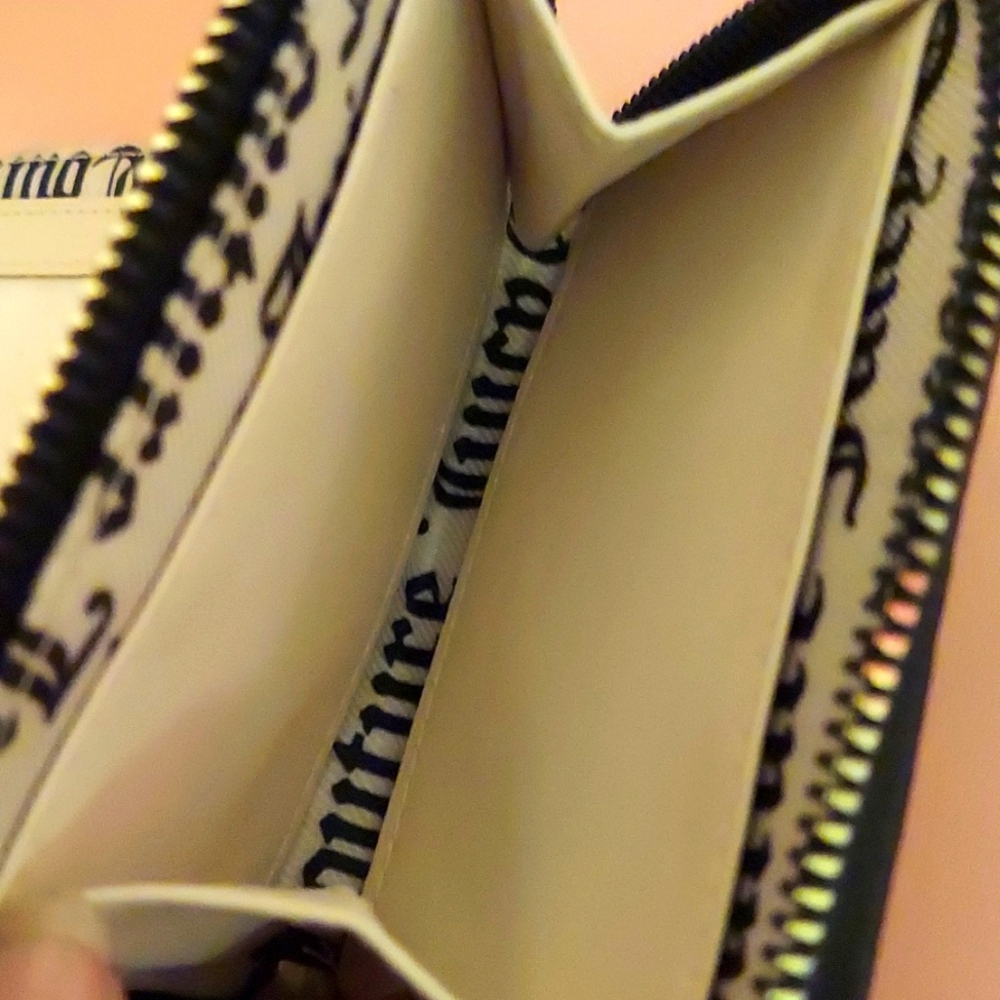 Juicy Couture Black Wallet - Picture 4 of 5